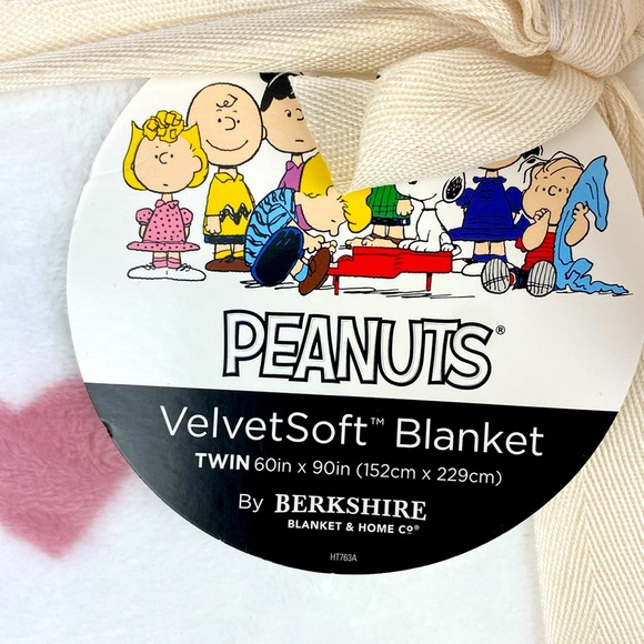 Snoopy Peanuts lovers twin size blanket 60in x 90in. NWT VelvetSoft by Berkshire - Picture 2 of 8